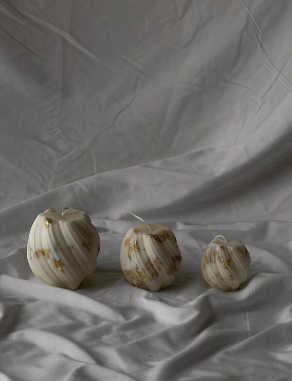Twirling pillar candles “with golden finish” - Image 2